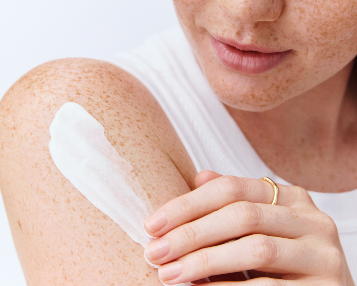 Skinfix Renewing Cream Action Image